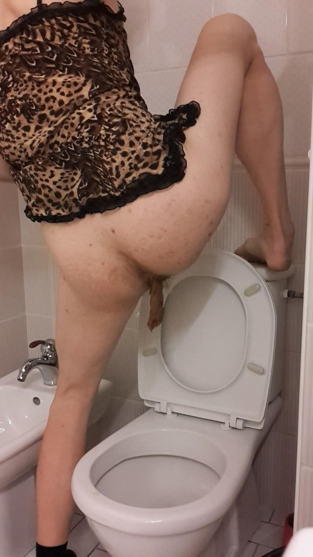 Faggot shitting in toilet 5