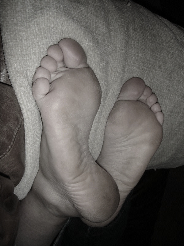 barefoot covid masked girl executes tied sith by stomping his balls with soles .