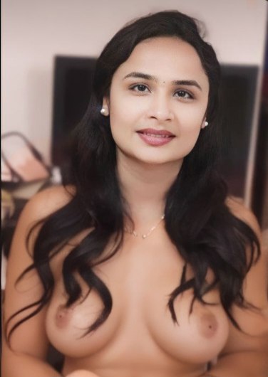 Indian girl Jyoti showing her boobs
