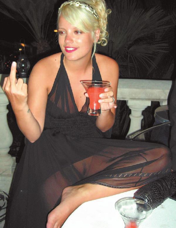 Lily Allen No Panty Upskirt