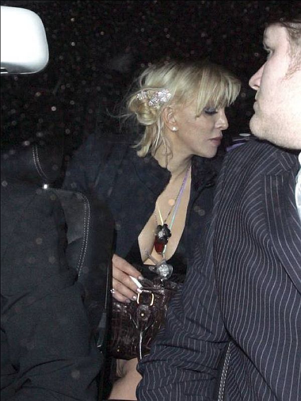 Courtney Love Panty-Less Upskirt