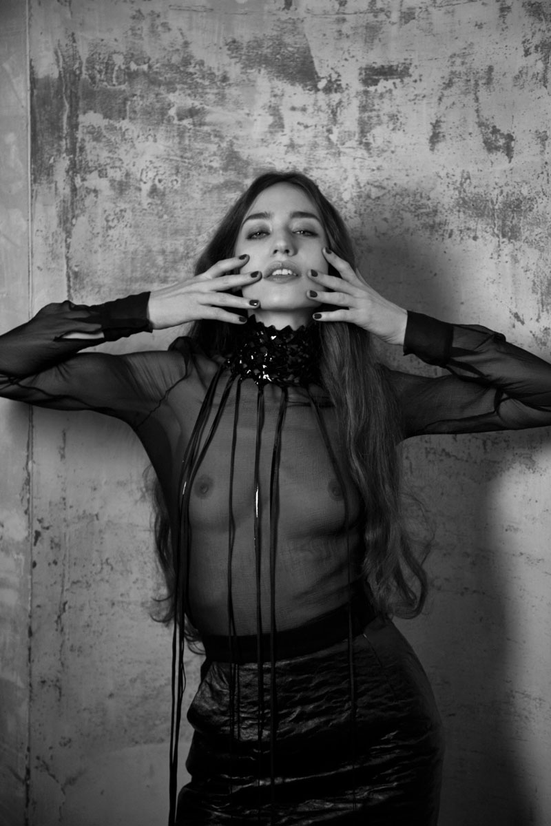 Mick's Daughter Elizabeth Jagger Topless & See Thru