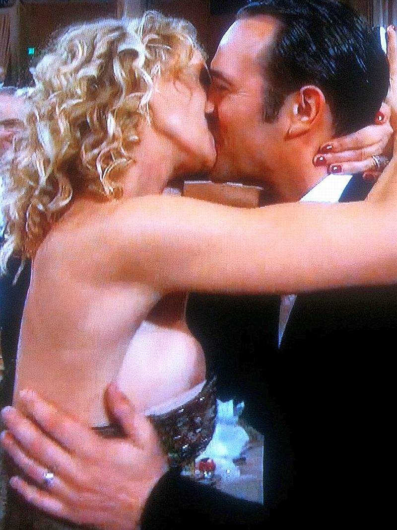 Alexandra Lamy Wife of Jean Dujardin Has Her Golden Globe 2012 Nipslip! Click Pic For More TV Slips!
