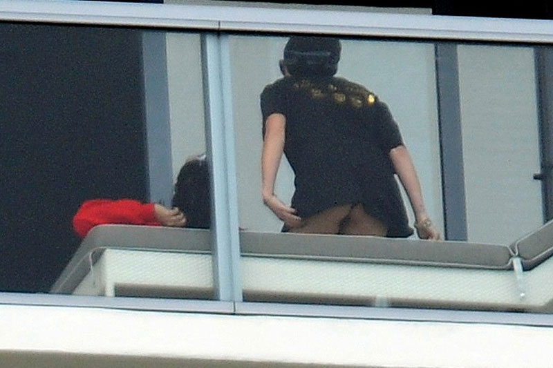 Miley Cyrus Flashes Her Ass Cheeks on the Balcony
