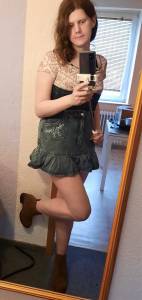 Femboy Alice trägt gerne Röcke