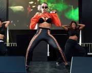 Tinashe Nipples Slip Out on Stage