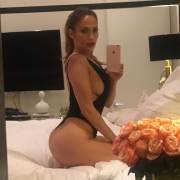 J Lo instagram selfie
